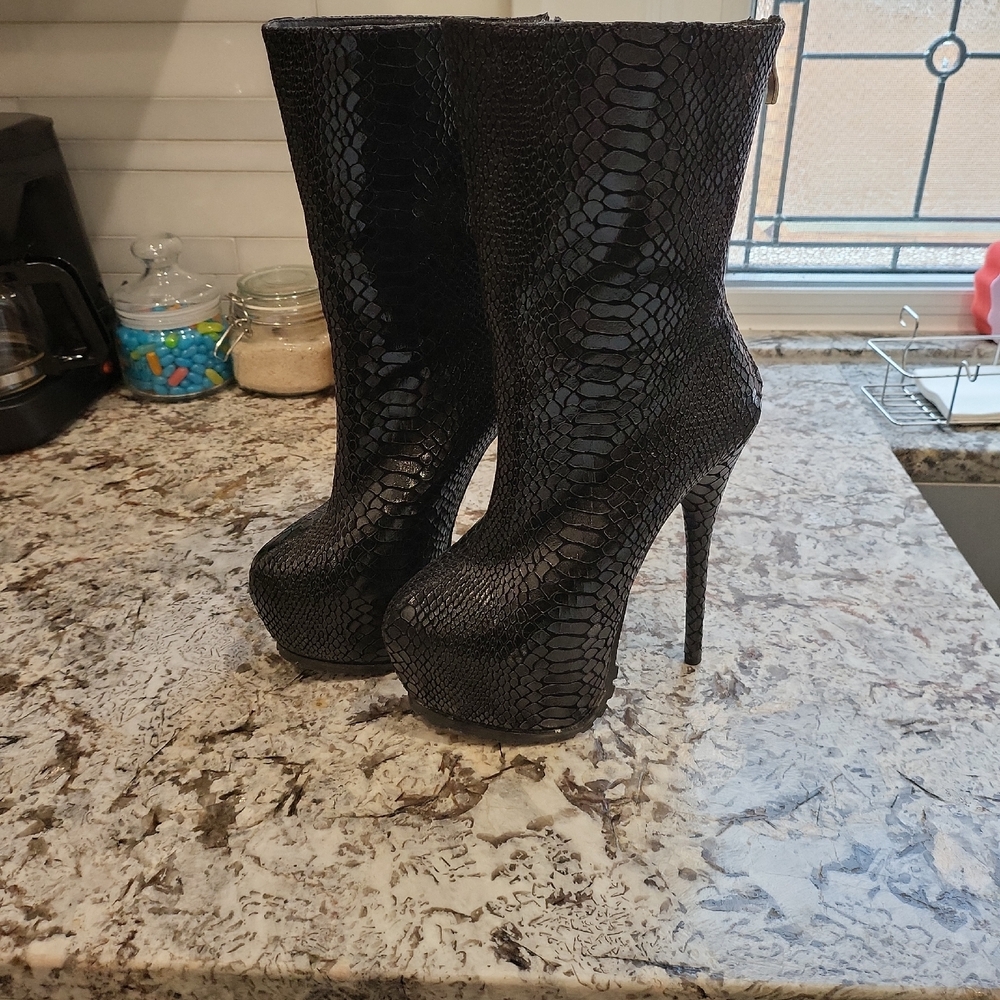 Elegant Black Snakeskin Heeled Boots